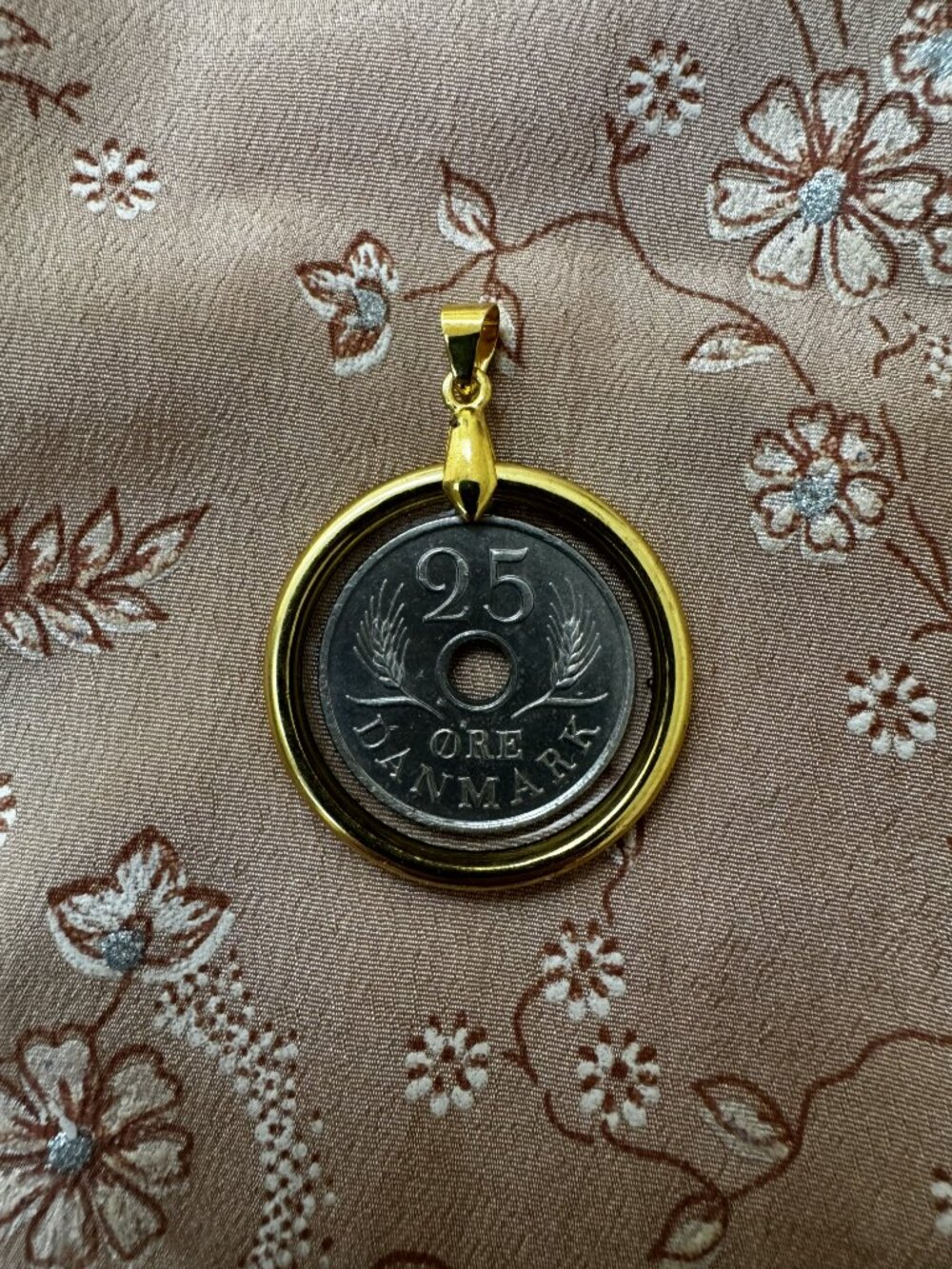 Danish 25 Øre Vintage Coin Resin Pendant Necklace 1969